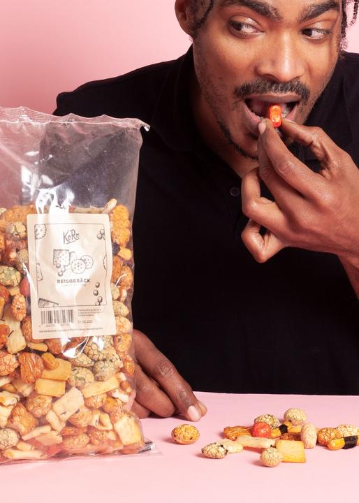 Produktbild KoRo Mischung aus würzigem Reis- und Erdnussgebäck (750 g)