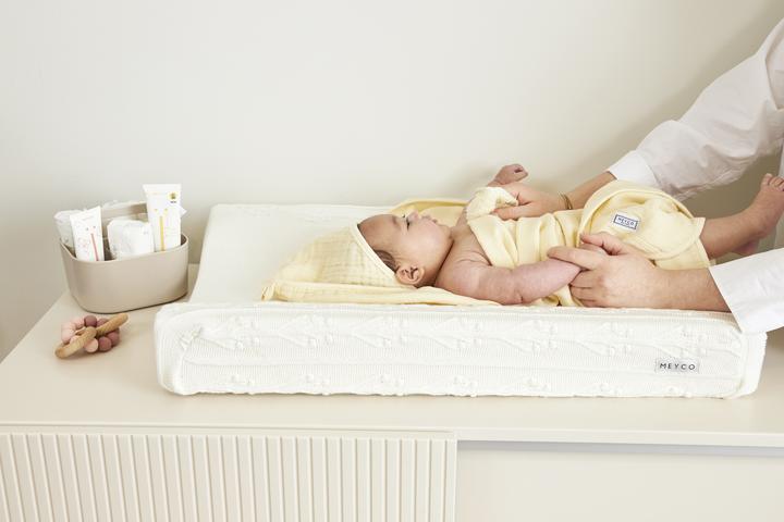 Actual product image Meyco Changing mat cover Romantic Flower - offwhite - 50x70cm (50 x 70 cm)