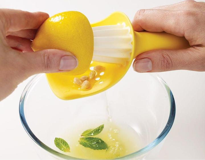 Actual product image Joseph Joseph Citrus juicer yellow, 16.5x8.5x7 cm
