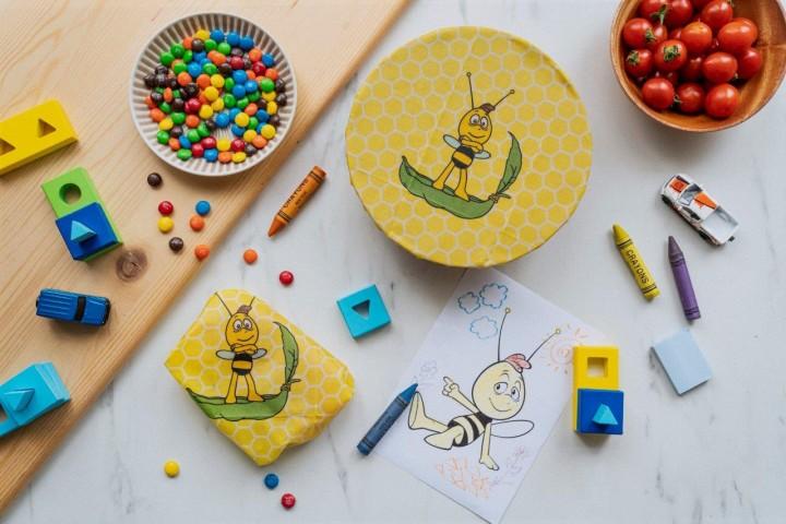 Actual product image Nuts Beeswax cloth bee maija "Willi", 25x25cm (1 x)