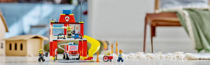 Actual product image LEGO Fire station and fire truck (60375, LEGO City)