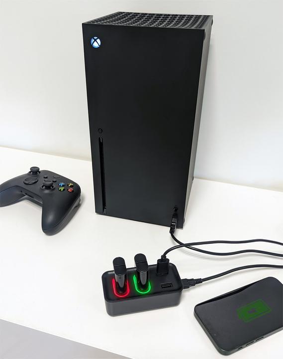 Immagine prodotto Subsonic Caricatore e hub doppio (Xbox One S, Xbox Serie S, Xbox Series X, Xbox One X)