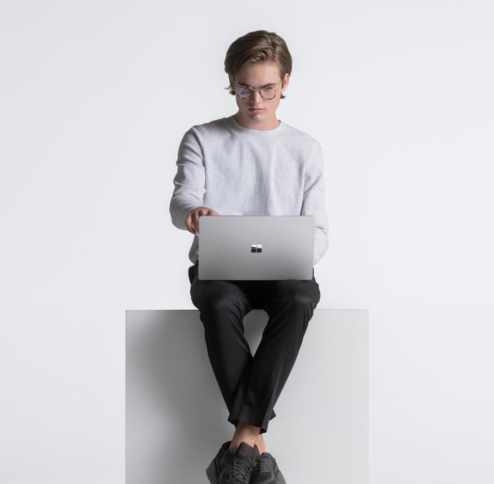 Immagine prodotto Microsoft Surface Laptop 4 for Business (15", AMD Ryzen 7 4980U, 8 GB, 256 GB, DE)