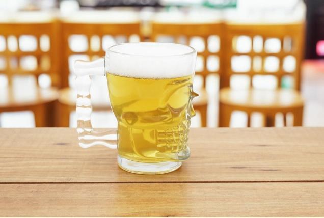 Immagine prodotto Winkee Bicchiere da birra con teschio (0.40 l, 1 x)