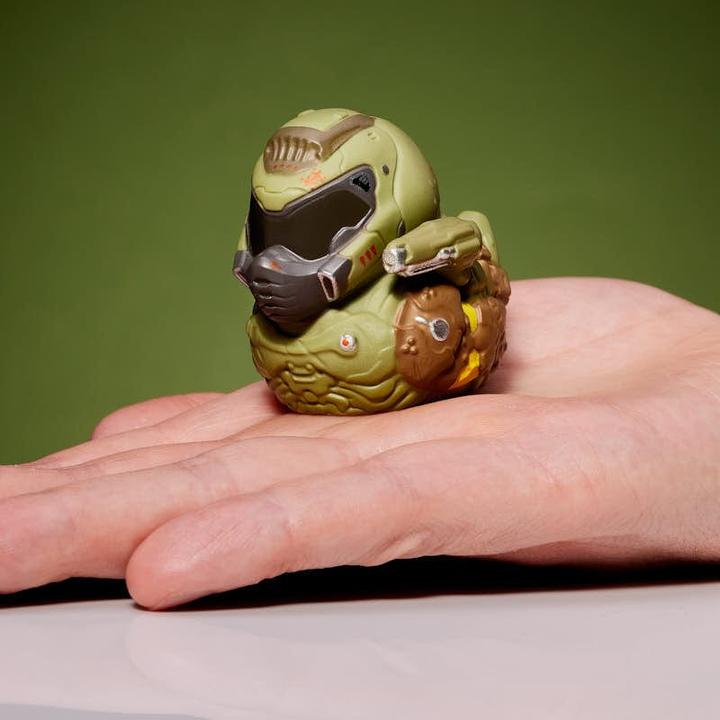Actual product image Numskull Mini Canard de bain - Doom - Doomguy (Édition baignoire) - 8cm