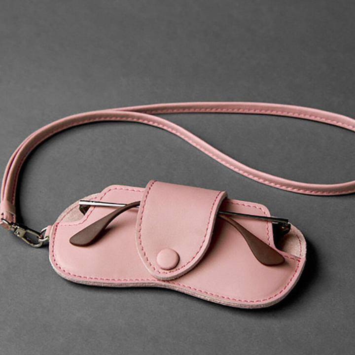 Image du produit Only-Bags.Store Étui à lunettes chic en cuir - étui à lunettes souple et résistant avec bandoulière pour