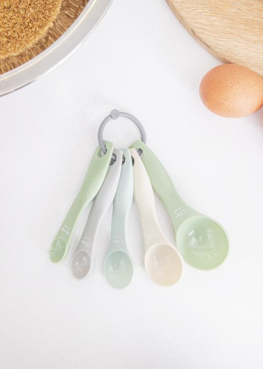 Actual product image Colourworks Classics Five Piece Measuring Spoon Set, Tagged (42000 ml)