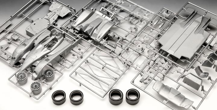 Actual product image Revell Gift Set Audi R10 TDI Le Mans + 3D Puzzle Diorama