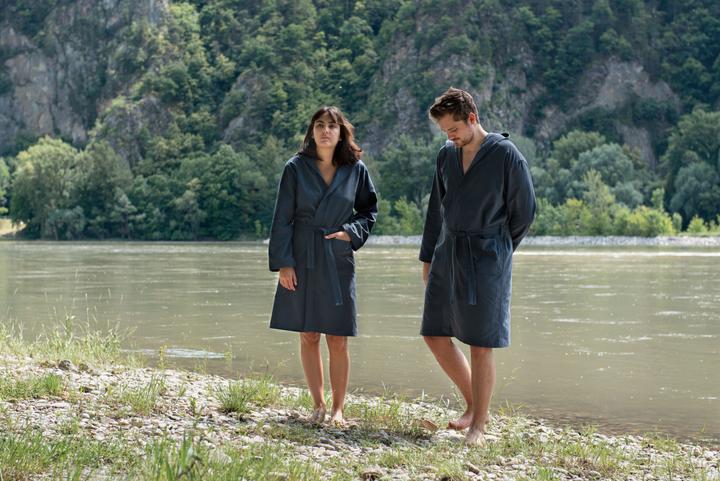 Actual product image Cocoon Microfiber Bathrobe Ultralight with Hood Size L anchor grey (L)
