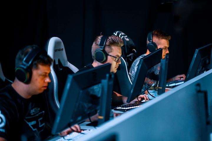 Produktbild SteelSeries Arctis Pro + GameDAC (RGB) (Kabelgebunden)