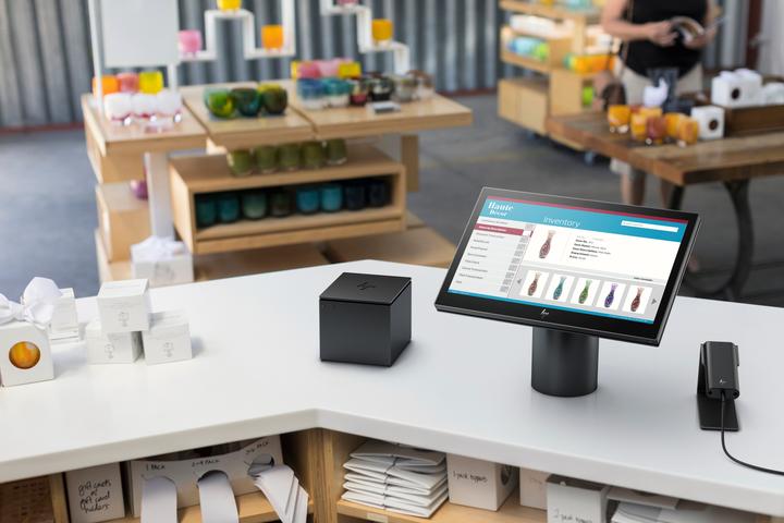 Immagine prodotto HP Engage One AIO i5-7300U () RAM SSD WLAN bgn+BT 4.0 500nit Stand Adv. I/O Base Win10IoT