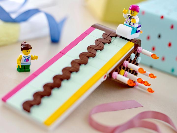 Actual product image LEGO Birthday Cake (40641, LEGO Classic, LEGO Rare Sets)