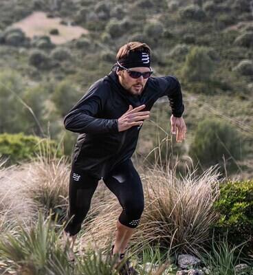 Actual product image Compressport Hurricane 10/10 men running jacket (S)