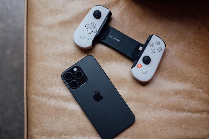 Actual product image Backbone One Playstation Edition (Lightning) - 2nd Gen. (iOS)