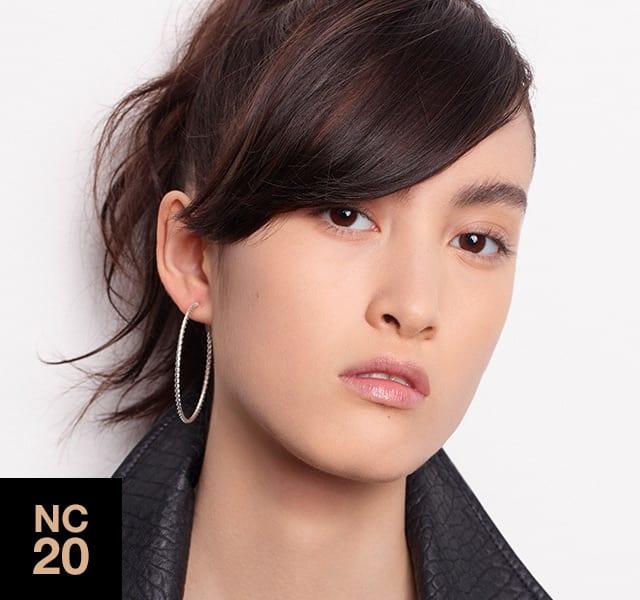 Produktbild MAC Cosmetics Studio Fix - Powder Plus Foundation NC20 (NC20)