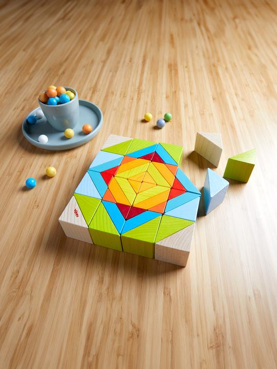 Produktbild Haba 3D-Legespiel Würfelmosaik (Deutsch, Italienisch, Französisch, Englisch)