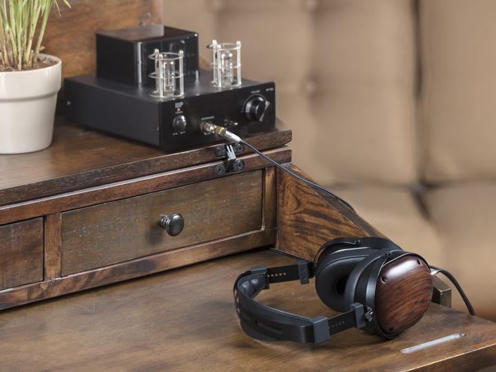 Actual product image Monoprice Monolith M565C Hi-Fi Headphones (Cable)