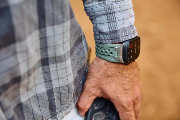 Immagine prodotto UAG Urban Armor Gear Monarch Strap| Apple Watch Ultra/42/44/45/46mm| oliva/titanio| (194158117236) (Fluoroelastomero, Gomma)