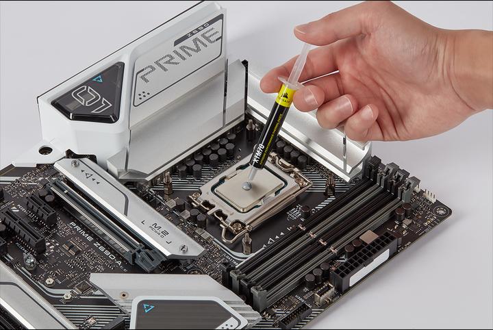 Actual product image Corsair XTM70 Extreme Performance Thermal Paste Kit, 3g (50 g)