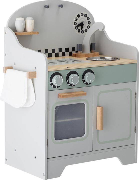 I bambini giocano in cucina