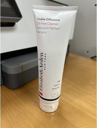 Immagine prodotto Elizabeth Arden Visible Difference Detergente senza olio da 4,2 once (Lozione detergente, 125 ml)