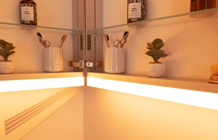 Produktbild Schneider GRACELINE LED Lichtspiegelschrank, 2 Doppelspiegeltüren, 70x70x12cm, 116.470. (70 x 70 x 12 cm)