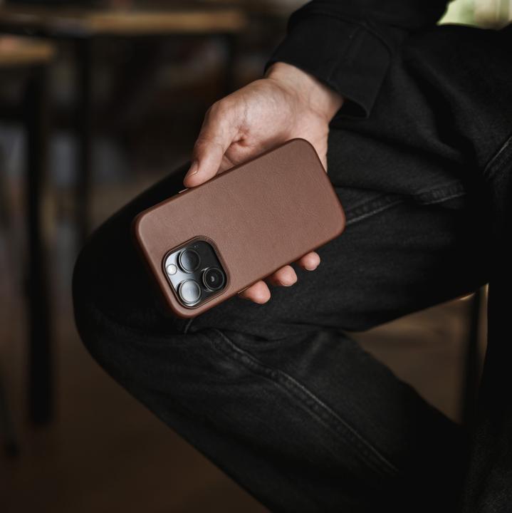 Actual product image Woodcessories Bio Leather Case (Apple iPhone 15 Pro)