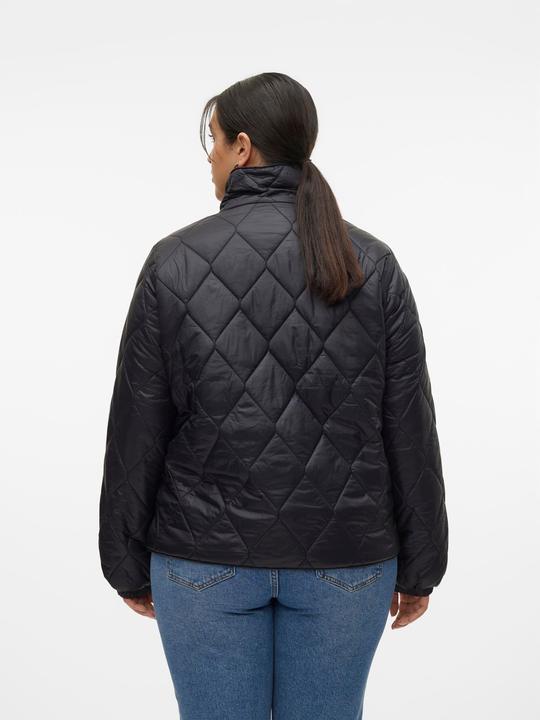 Image du produit Vero Moda Haut fermé Curve élastique poignets veste matelassée (48)