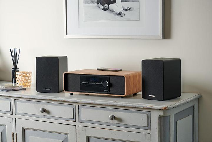 Produktbild Thomson MIC300IBT sw/holz Micro-Anlage 60W,UKW,Bluetooth,CD,USB,Induktionsladen (Bluetooth, CD Player, 2x 30 W)