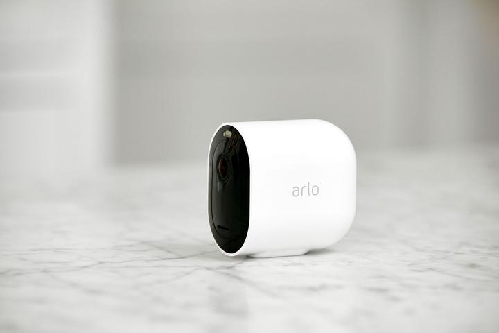 Produktbild Arlo Pro 3 Spotlight Kamera, 3er Set weiss (2560 x 1440 Pixels)