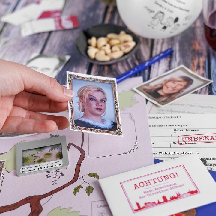 Immagine prodotto Stories by Xenia Caso 2 - Lo sconosciuto - Gioco del crimine (Tedesco)