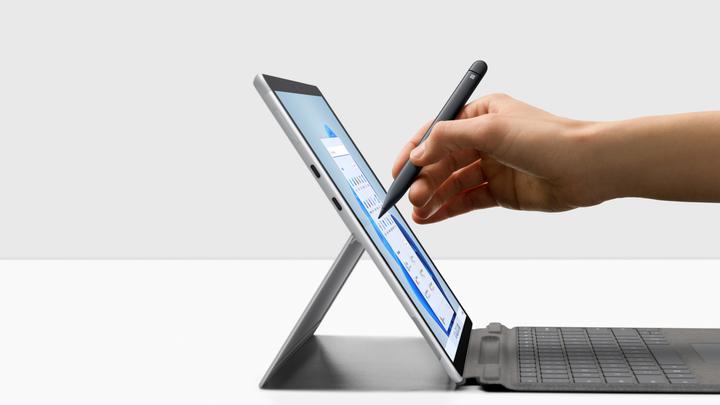 Produktbild Microsoft Surface Pro X (13", Microsoft SQ1, 8 GB, 128 GB)