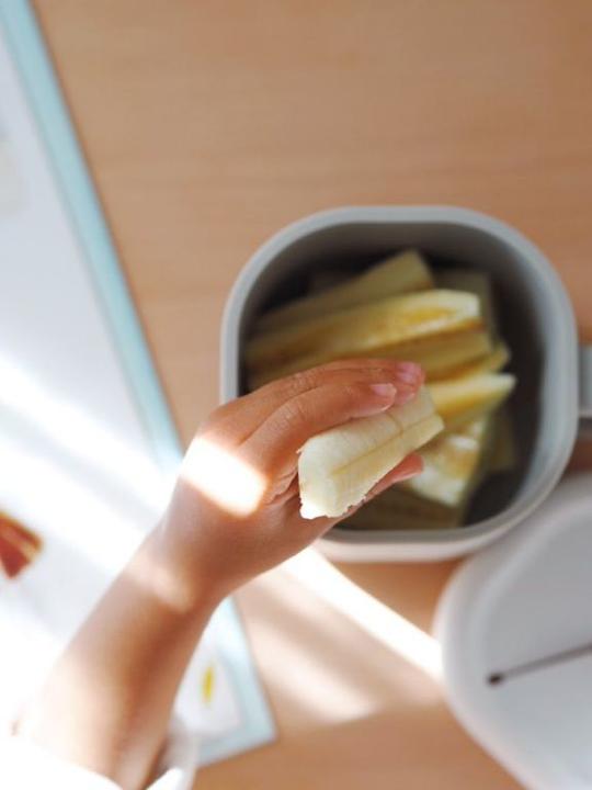 Image du produit Beaba Boîte à Goûter En Silicone Pick And Snack, Gris Velours