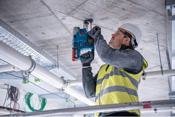 Actual product image Bosch Professional Cordless rotary hammer with SDS plus GBH 18V-22, L-BOXX (Rechargeable battery operated)