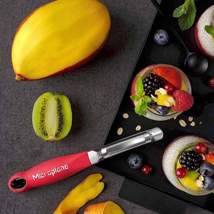 Actual product image Microplane Professional peeler, serrated