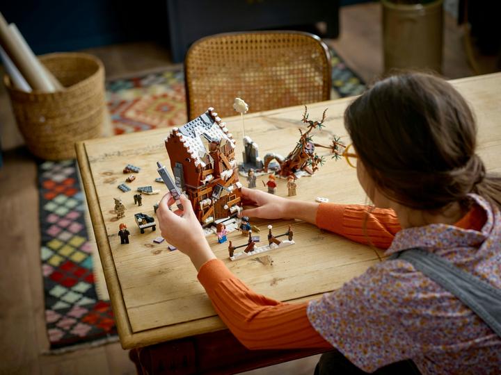 Actual product image LEGO Howling hut and whipping willow (76407, LEGO Harry Potter)