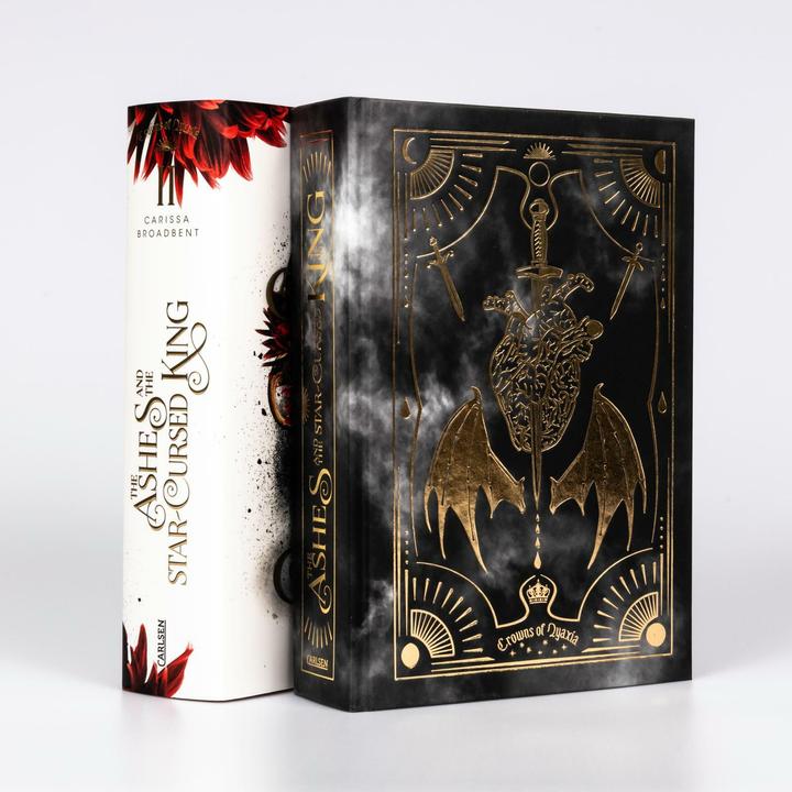 Actual product image The Ashes and the Star-Cursed King (Crowns of Nyaxia 2) (German, Carissa Broadbent, 2024)