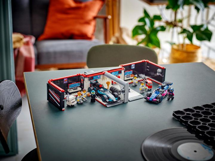 Immagine prodotto LEGO F1 Garage mit Mercedes-AMG & Alpine Rennautos (60444, LEGO City)