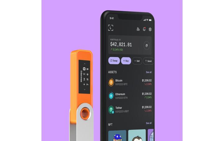 Produktbild Ledger Nano S Plus - Orange (Litecoin, Bitcoin, Dogecoin, Ethereum Classic, Dash)