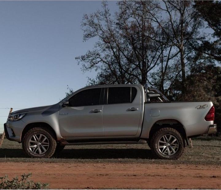 Actual product image WeatherTech Toyota Hilux (2016-2023) 1st row car mats (without air vents)