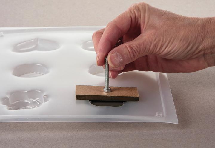 Image du produit Rayher Kit de coulée pour boutons décoratifs, 18 pièces