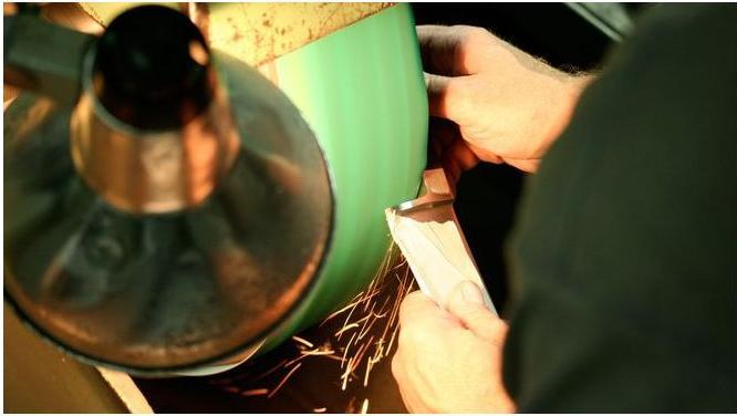 Immagine prodotto Güde Solingen Alpha coltello per il pane (32 cm)