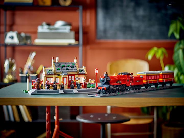 Immagine prodotto LEGO Espresso per Hogwarts e Stazione di Hogsmeade (76423, LEGO Harry Potter)