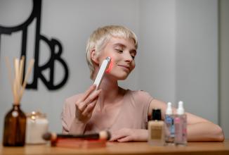 Image du produit Humanas Sonic Appareil de massage pour lifting du visage avec fonction EMS Aurora - blanc