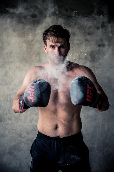 Immagine prodotto UFC Guanto da allenamento Contender Muay Thai Style (14 OZ)