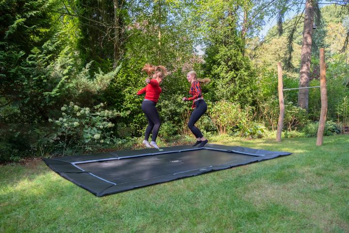 Produktbild Exit Dynamic ebenerdiges sports Trampolin 305x519cm - schwarz