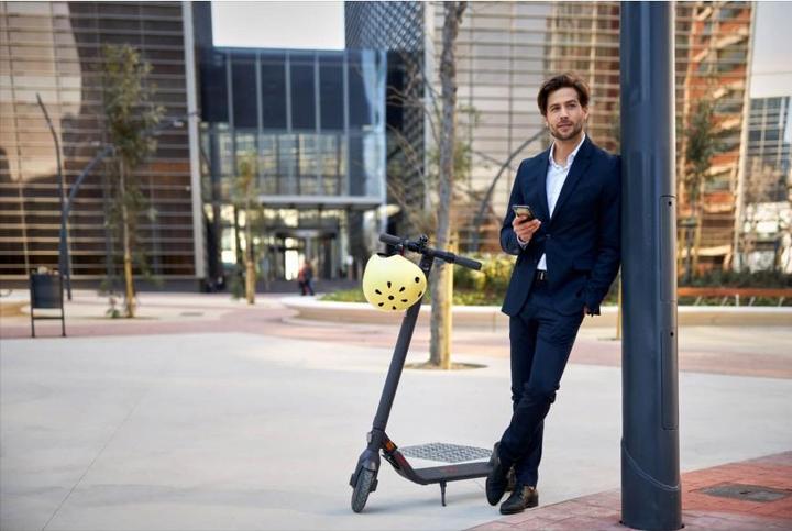 Produktbild Segway-Ninebot Kick Scooter E22E (20 km/h, 22 km, 300 W)