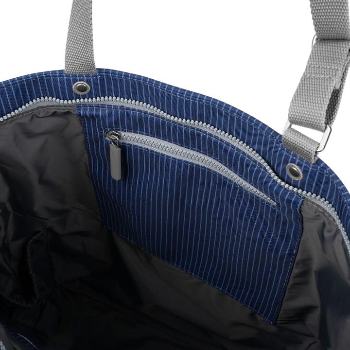 Image du produit Roka London Trafalgar B Dark Wash Recycled Canvas Medium (13.50 l)
