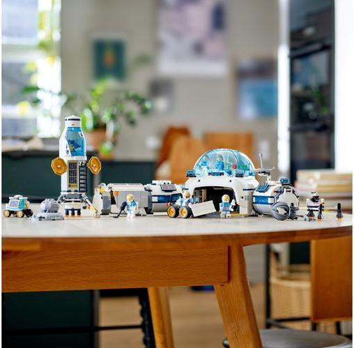 Actual product image LEGO Lunar Research Base (60350, LEGO City)