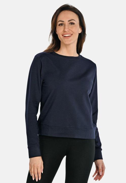 Teyli Sweater model